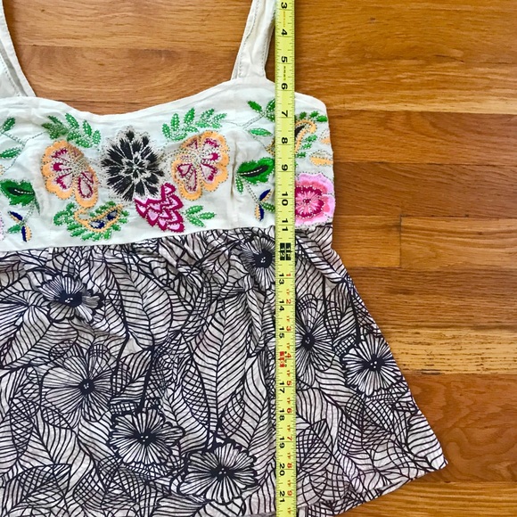 🛍Anthro Top; Embroidered Flowers - Picture 3 of 8